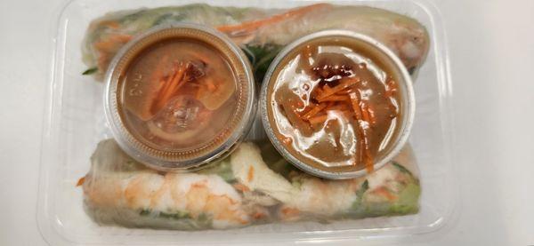 Fresh (summer) rolls with 2 sauce cups