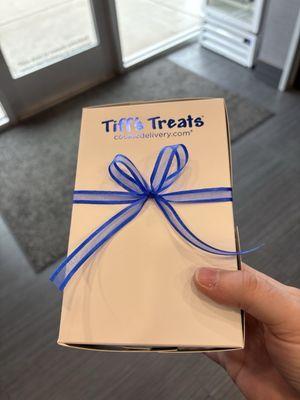 Half dozen cookie box