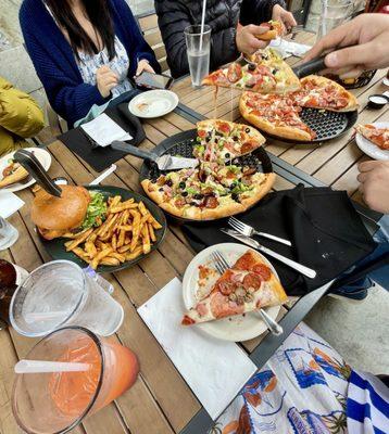 Dj’s Restaurant & Taphouse