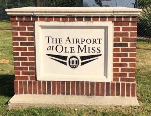 University-Oxford Airport (UOX)