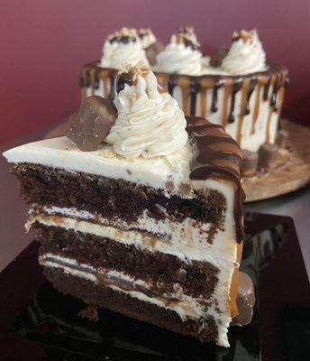 8" Twix Cake
(preorder required/NOT cheesecake)