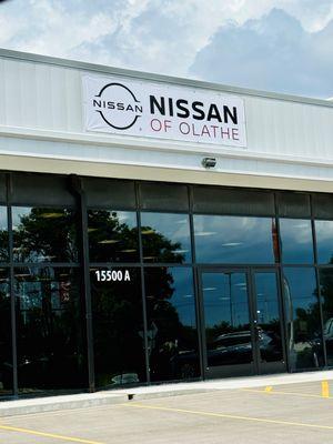 Welcome to Nissan of Olathe.