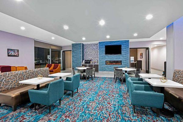 La Quinta Inn & Suites by Wyndham DFW