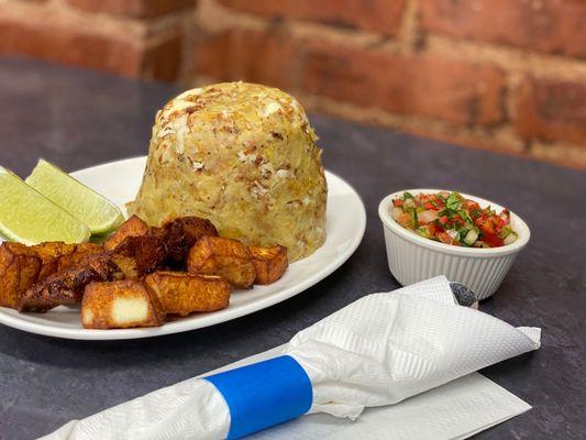 Mofongo de pollo y Queso