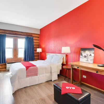 Casa Loma Inn & Suites