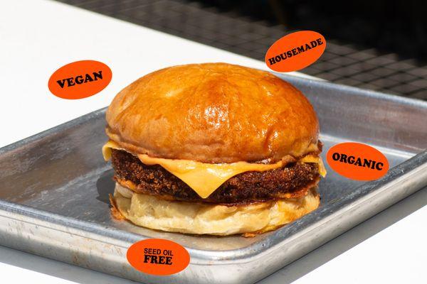 Original veggie patty (vegan), vegan american, onion, house-made vegan bun, sauce. Scratch-made and 100% organic.