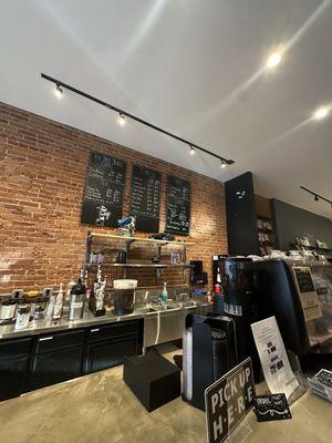 Monocle Comics & Coffee