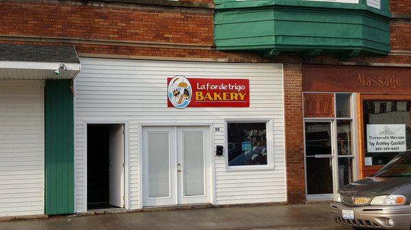 La Flor De Trigo Bakery