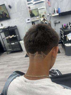 BACK TAPER FREESTYLE DESIGN - Ray Blends