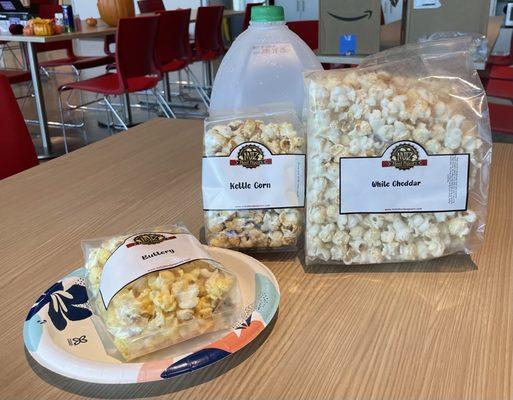 White cheddar (regular/12 cups), kettle corn and buttery (mini/3 cups). Gallon of water and plate for size reference!