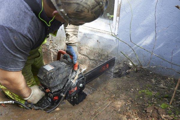 Concrete Chainsaw For Rent. Authorized Service Center for ICS and Husqvarna