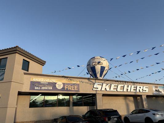 SKECHERS Warehouse Outlet