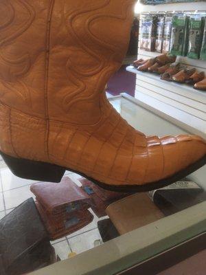 Butter cup Boots refinished Botas color Mantequilla recién pintadas