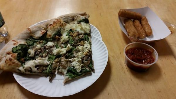 Spinach mushroom ricotta pizza