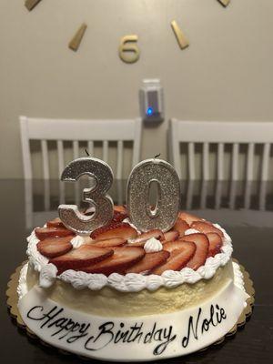 Cheesecake w/ strawberries