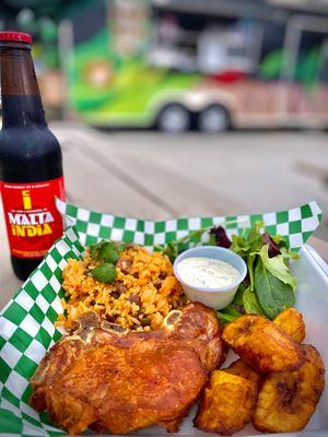 Chuleta frita con Arroz con gandules y maduros