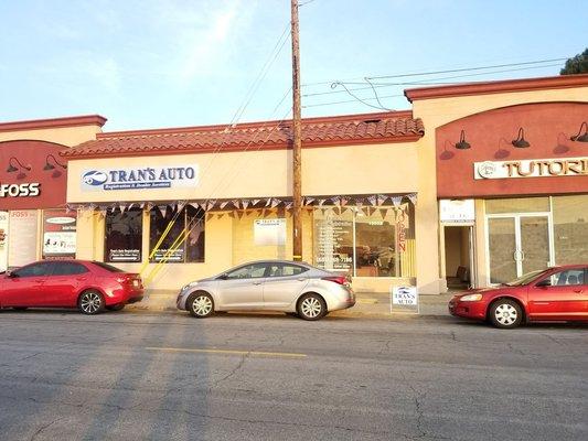 Main entrance in on the right next to Tutoring