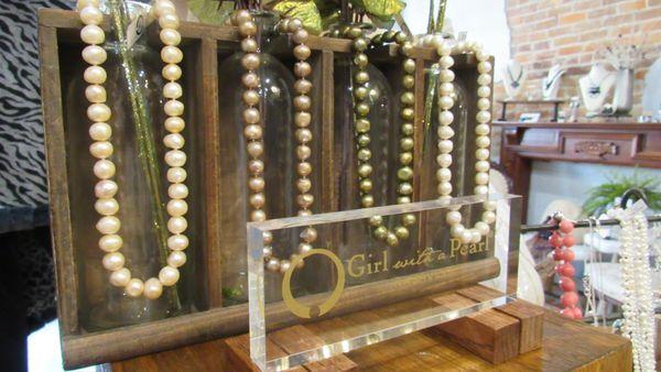 The elegance of Girl With a Pearl: hand crafted pearl necklaces for every occasion!