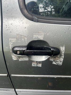 This is the passenger side originally the broken handle had to be tape in because you cannot pull the handle out