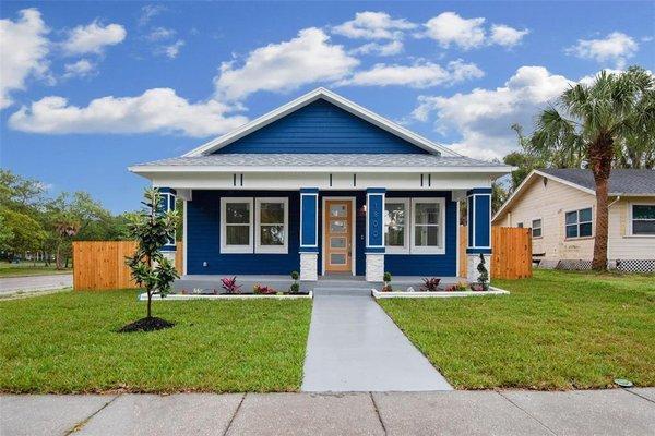 Dimensional shingles on new construction home in St. PEte, Florida.