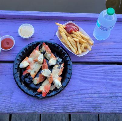 1 lb stone crab with french fries.