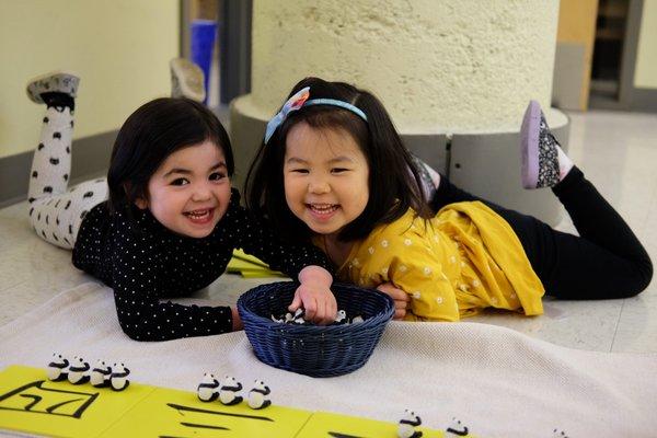 Primary students working together.