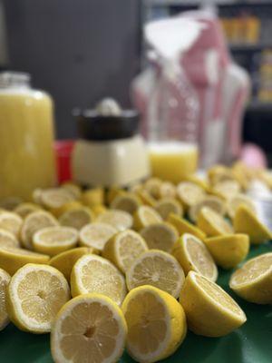 Limonadas hechas a mano! 100% limón real. Sabrosas!!!