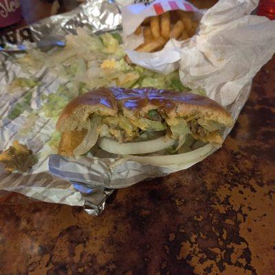 Almost no meat, lots of lettuce and onion. Not the papa burger I had months ago