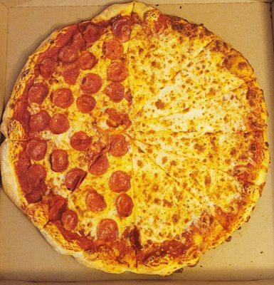 18" 50/50 Cheese/Pepperoni Pizza $9.95 (07/19/25). @Costco #AtwaterVillage #FoodCourt #Pizza #CheapEats #FoodPorn