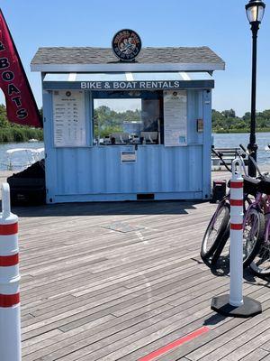 Wheel Fun Rentals - Flushing Meadows Corona Park