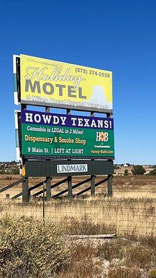 HoneyBudz is located in Clayton NM. 15 minutes away from the Texas Border.