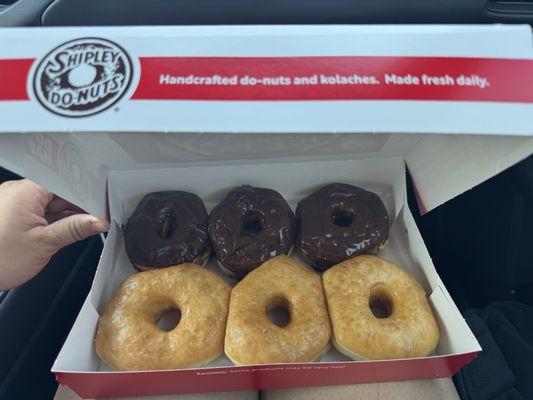 6 free donuts at soft opening!