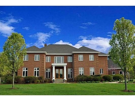 4 Bedroom, 3 full and 3 half bath home in Fox Chapel Schools. Bright open rooms and beautiful landscaping and patio...