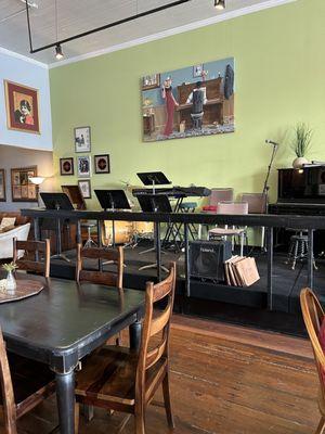 Look at that gorgeous stage