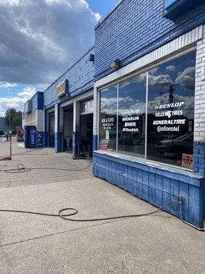 Bob & Floyd Tires
