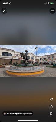 Monument to Vicente Fernandez