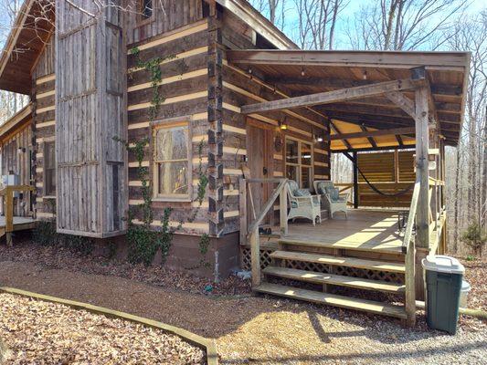 Honeymoon Cabin at Rock 'N Refuge