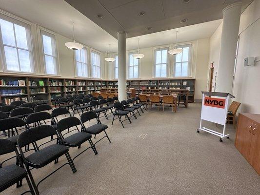 Reading room where lecturers are held.