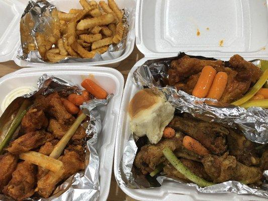 Super hot, honey hot, lemon pepper, fries, & a roll :)