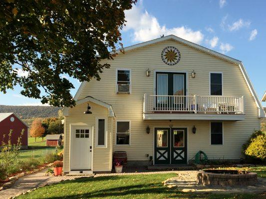 Lakeside Carriage House at Leaser Lake B and B LLC
