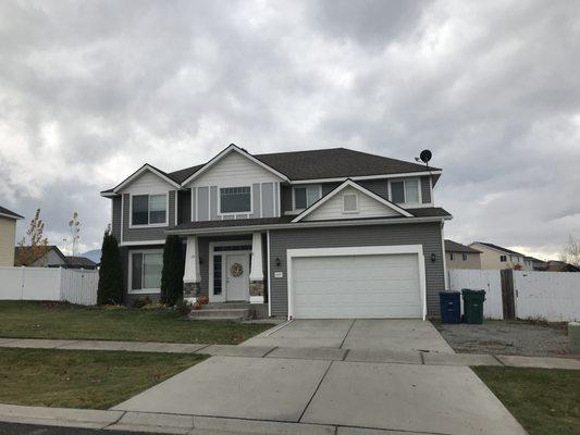 Monton Overhead Door