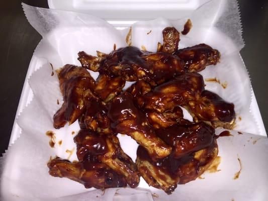 Man. these buffalo wings are legit! They come with ranch but no fries :( its ok though, because I got a LG Fry one for $1.99