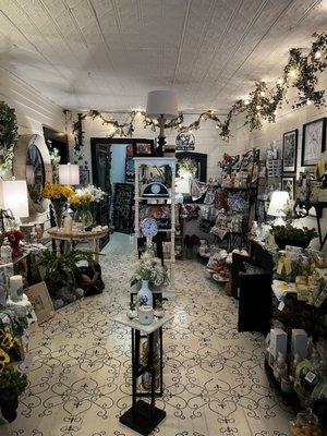 Key Pieces Home Decor & Gifts