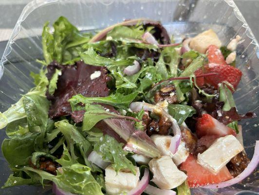 Spinach strawberry salad with chicken