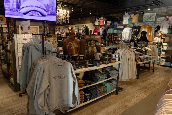 Find a great selection of Chicago-themed apparel, gifts, souvenirs, art and more.