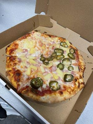 Thin and crispy Hawaiian with 1/2 jalapeño