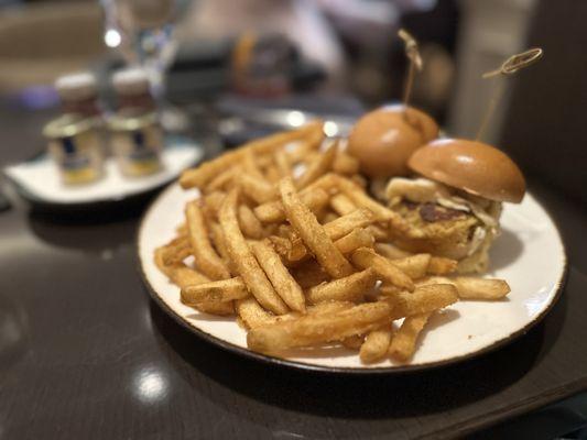 ENTYSE, Wine Bar & Lounge