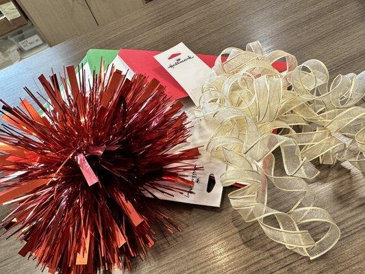 Love this ! Cards with bows on them ;-