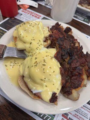 eggs benedict w/ home fries