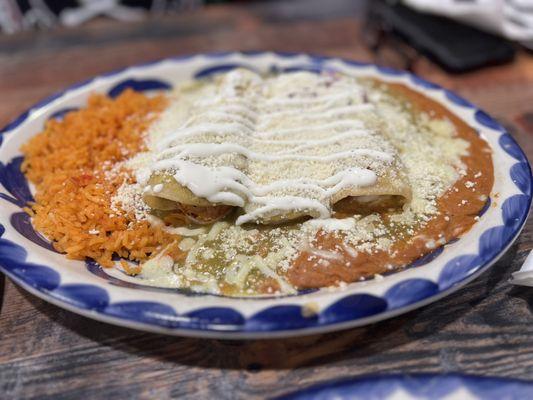 Enchilada camerones (you can see a glimpse of the sizeable shrimp in the enchilada on the right)